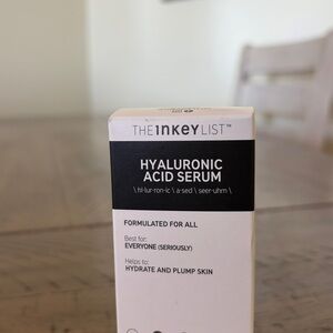 The Inkey List 30 ML Hyaluronic Acid Serum - Black and White